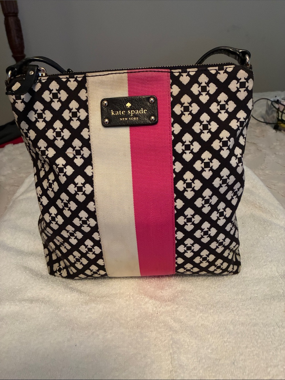 kate spade Black&Cream Crossbody w/Pink Center Stripe NY Victoria Classic preown